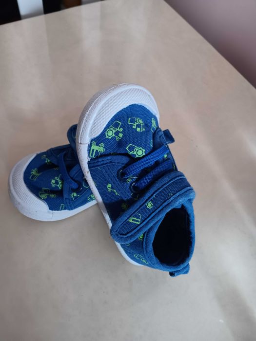 Продам взуття для хлопчика