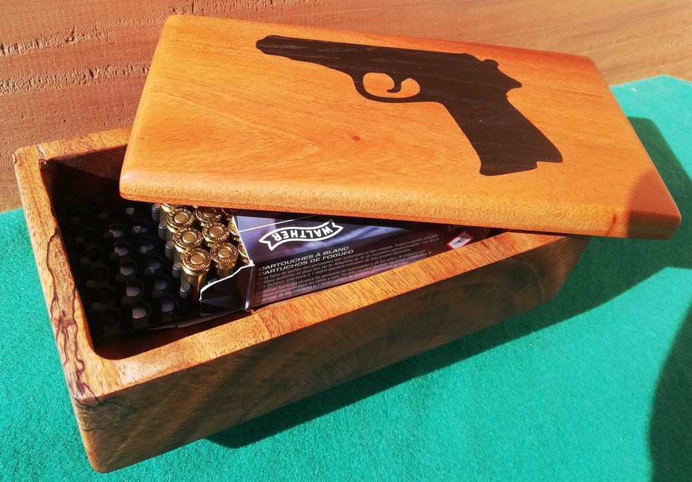Walther pistolet intarsja drewniane pudełko mahoń szkatułka