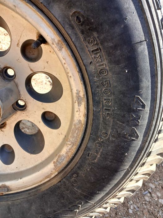 5 Pneus Fronteira com jantes 265 x 70 R15 Completos, 6 Furos