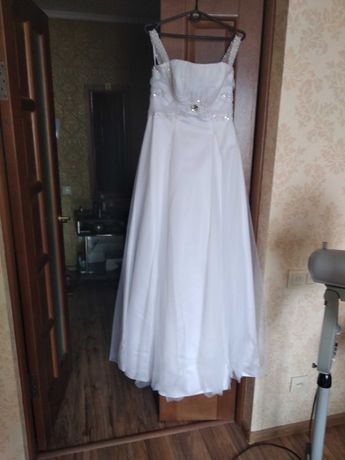 Біла Весільна сукня