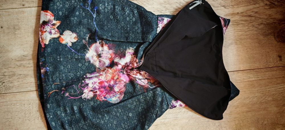 r.134 NEXT Sukienka okolicznościowa grafitowa w kwiaty