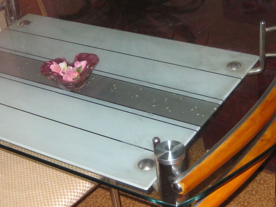 Набор для кухни или гостиной  стол + стулья . Стол-тумба.