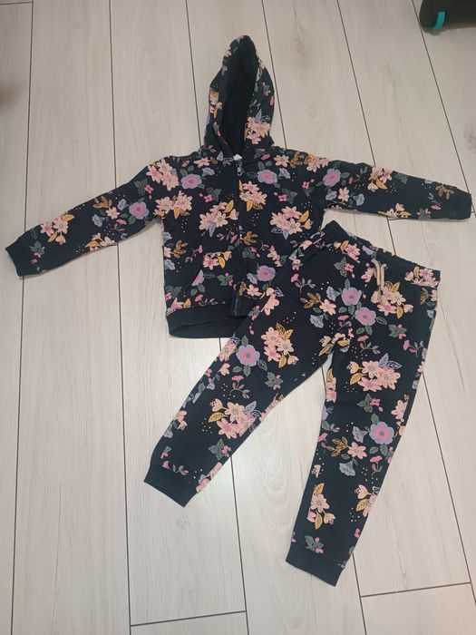 Sprzedam dres dla dziewczynki