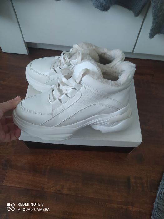 Жіночі шкіряні кросівки