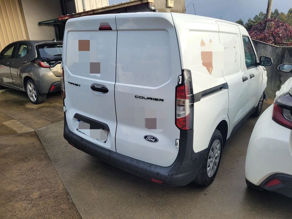 Ford Courier 2025 para peças