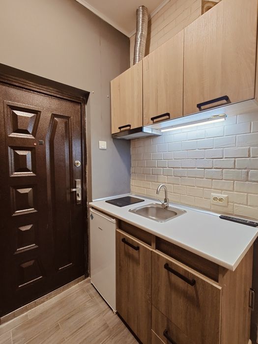 Сдам 1 комнатная квартира метро Южный Вокзал. Капремонт.