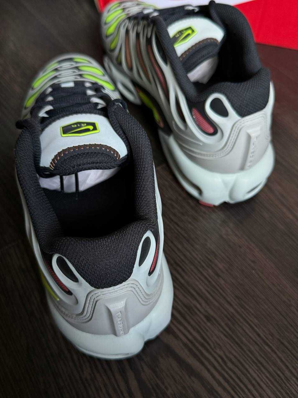 Кросівки Nike Air Max Plus Drift Light Silver/Volt White fd4290-009