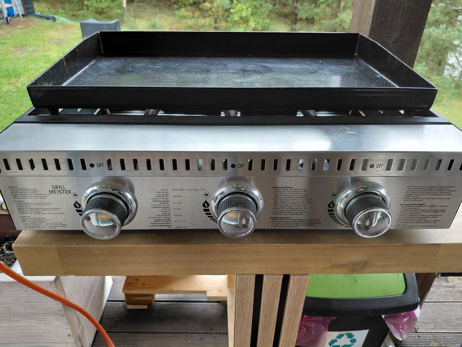 Grill gazowy z płytą żeliwna