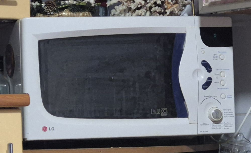 Продам большую микроволновку 30л с грилем и конвекцией