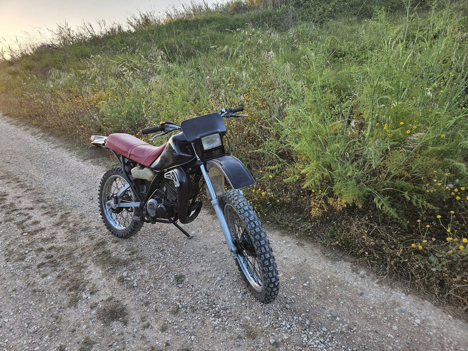 Dt 125 ac de 84 com documentos vendo oh troco por motorizada ao meu go