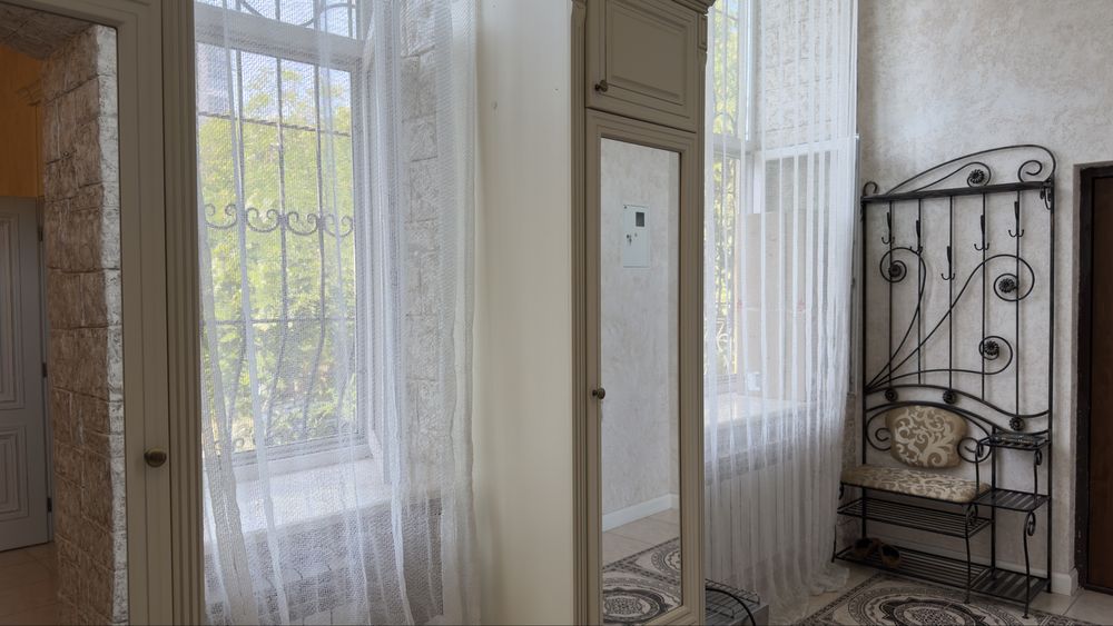 Продам 3 комнатную квартиру с ремонтом центр Старобазарный сквер