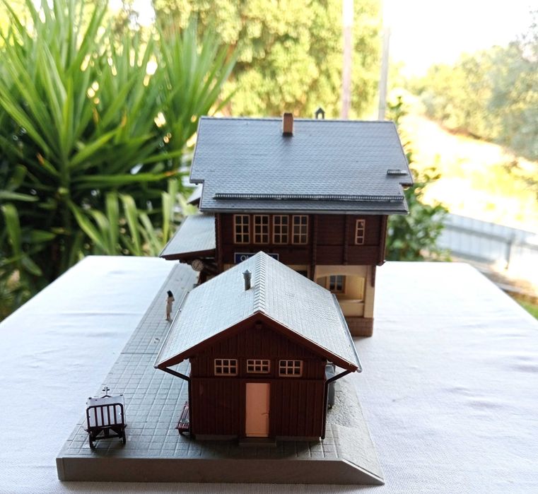 KIBRI 550+551, Estação de comboios com iluminação dupla(Reservado EP)