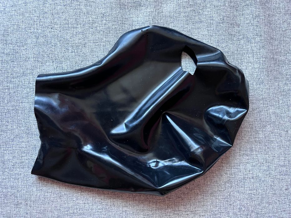 00/ Teatr Kostium Maska czarna lateks ekstra dziurki usta L bez zamka