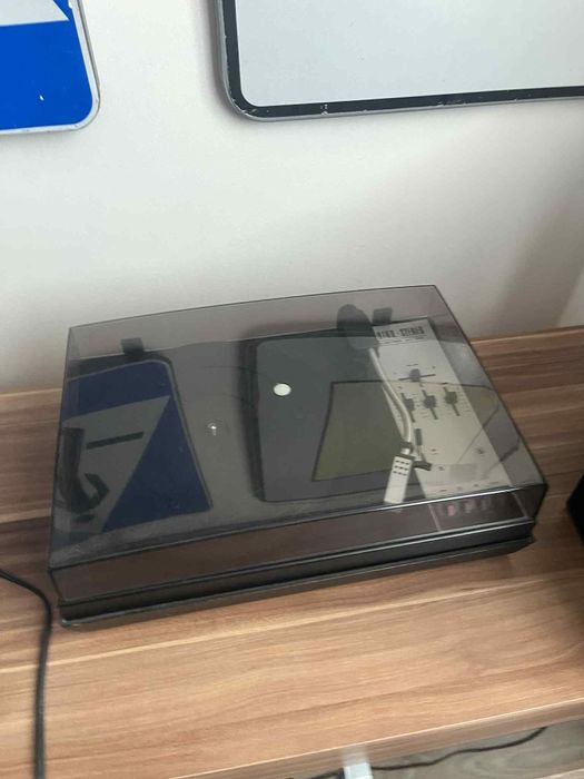 Gramofon z głośnikami
