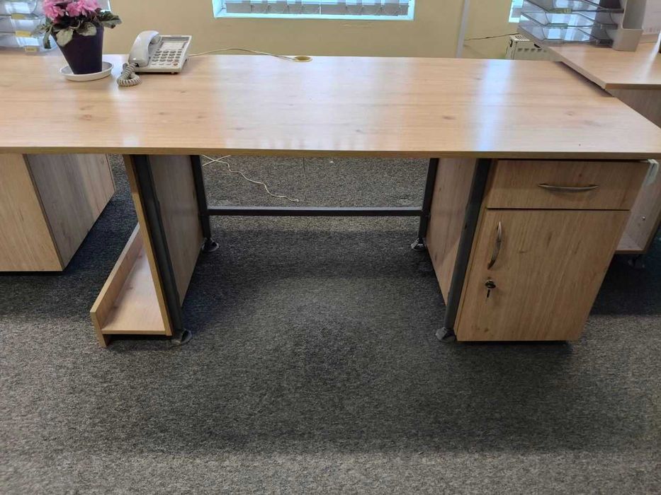 Meble biurowe, szafy regały