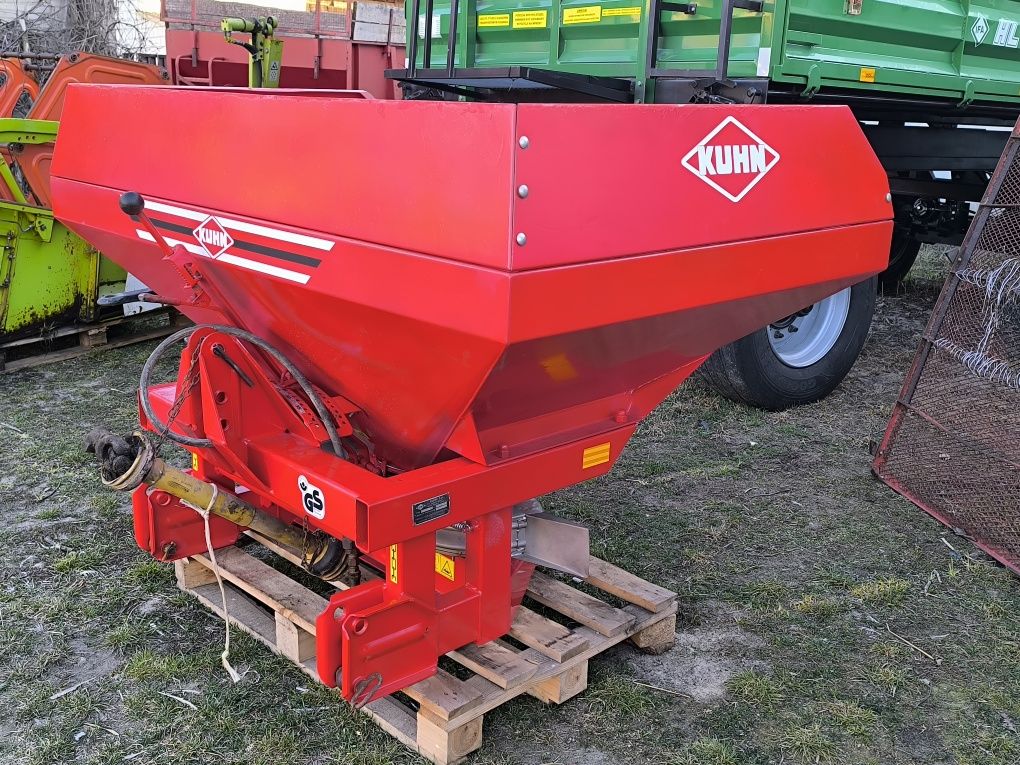 Rozsiewacz nawozu KUHN 900 Amazone