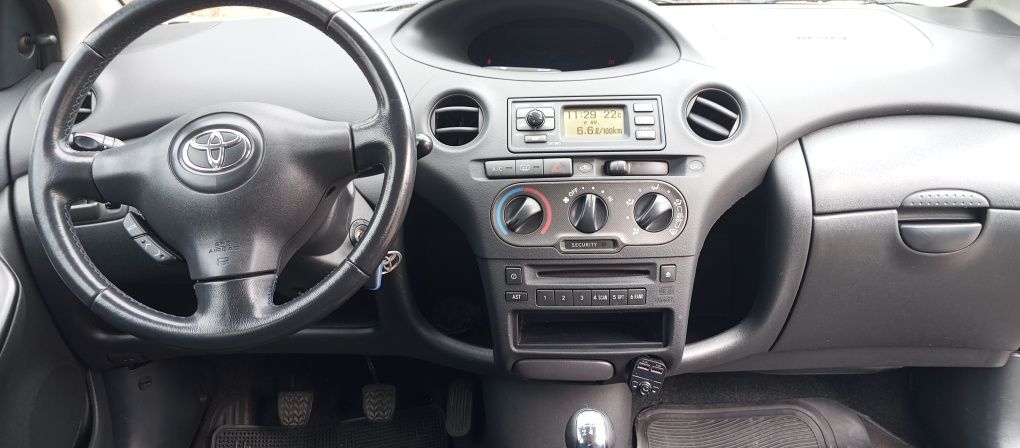Toyota Yaris 1.0 VVTI 5 PORTAS COM AC