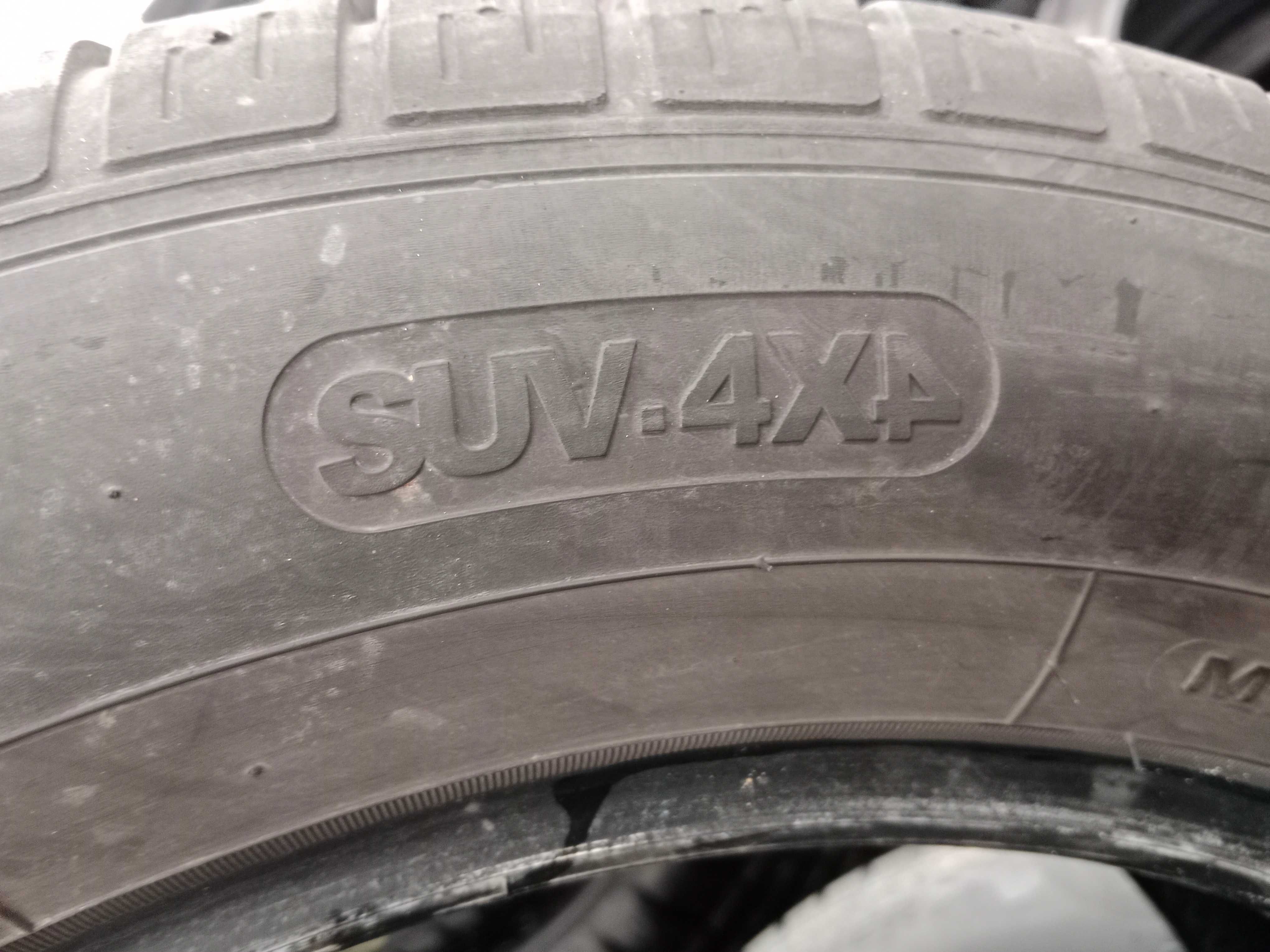 Opona używana 215/60R17 Goodyear Efficientgrip SUV-4x4 1szt.