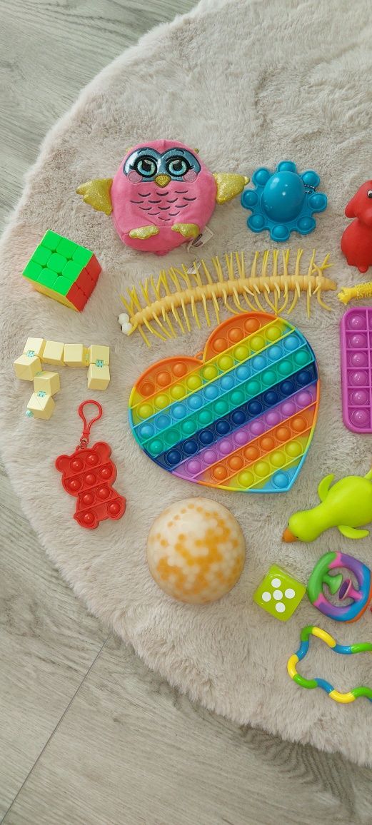 Zestaw zabawek sensorycznych antystresowych ,fidget toyspopitów