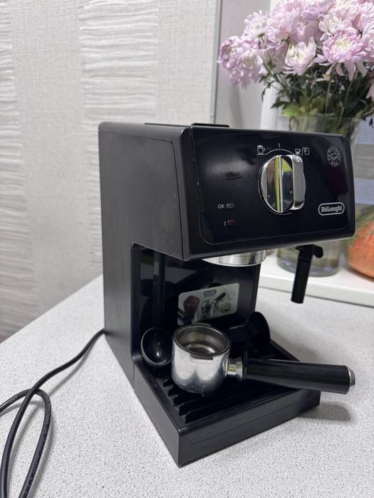 Кавоварка (кавомашина) рожкова Delonghi