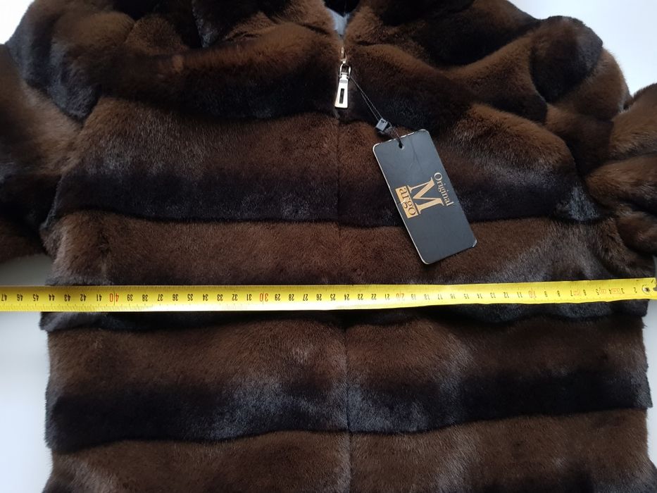 Шуба жіноча р.46-48 (90/60/55см)