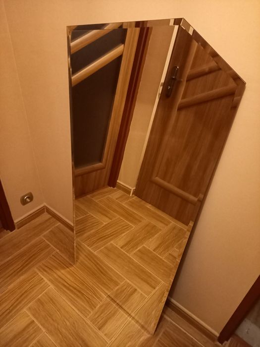 Piękne lustro w nietypowym kształcie