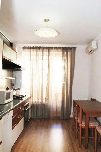 Сдам 3 ком кв Центр Дерибасовская Ришельевская Балкон Горсад Код1287