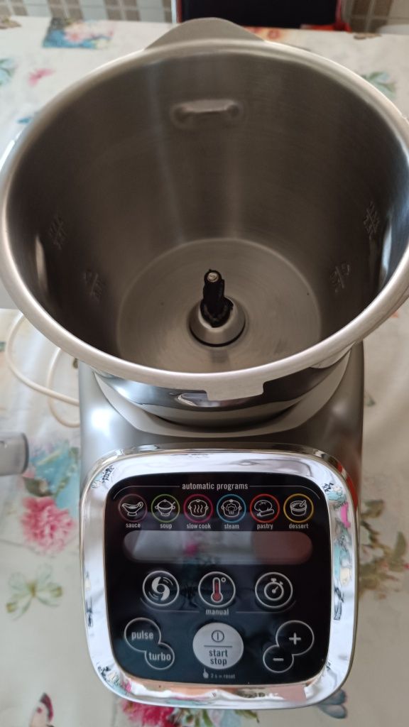 Robô de cozinha para refeições