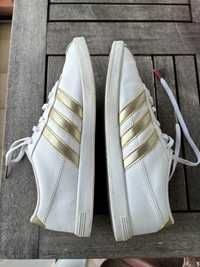 Ténis Adidas Neo em pele