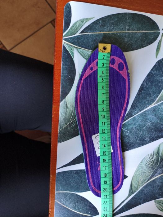 Buty dziewczęce sportowe na rzepy.