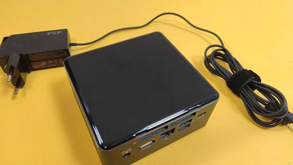 Intel NUC BOXNUC7i3BNHXF Core i3, 128Gb SSD, 4GB ram