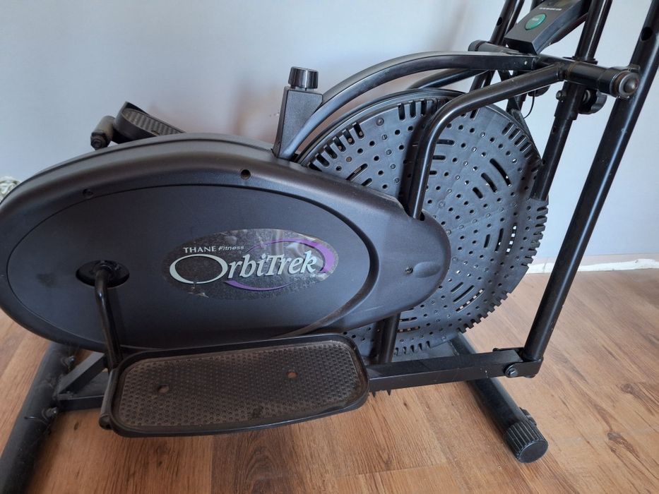 Orbitrek w kolorze czarnym