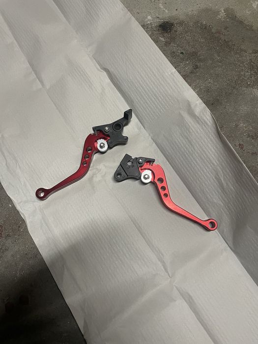Manetes racing ajustáveis – vermelho e preto