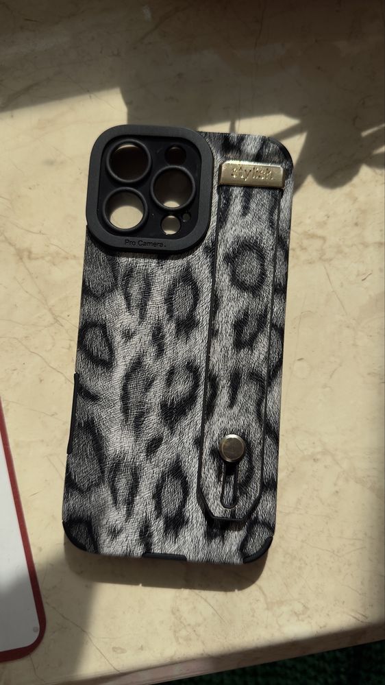 Продам чохол на IPHONE 16 pro max / продам чехол на IPHONE 16 pro max