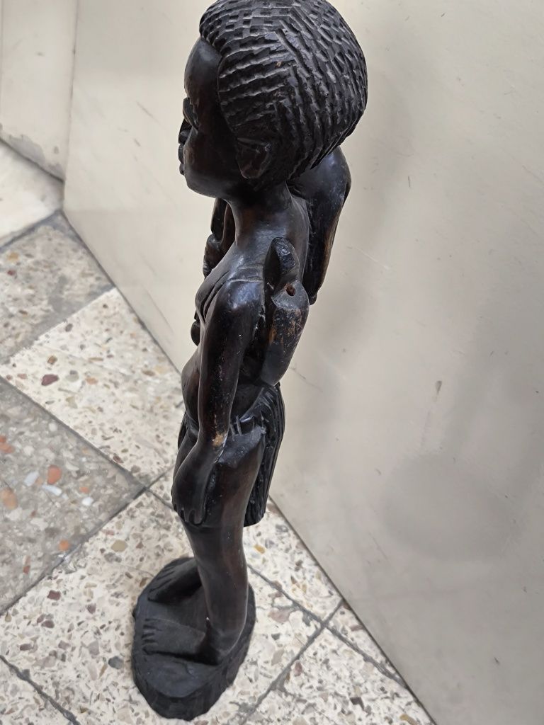 Escultura em madeira maciça ébano de homem Tanzânia