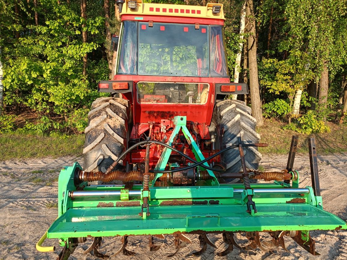 International 585 XL