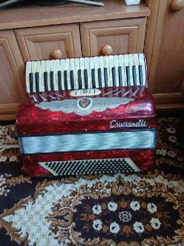 Sprzedam akordeon Crucianelli z futerałem