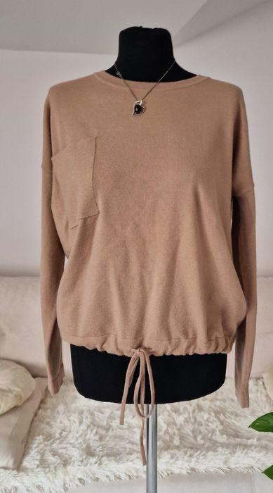 Sweterek camel"Next".