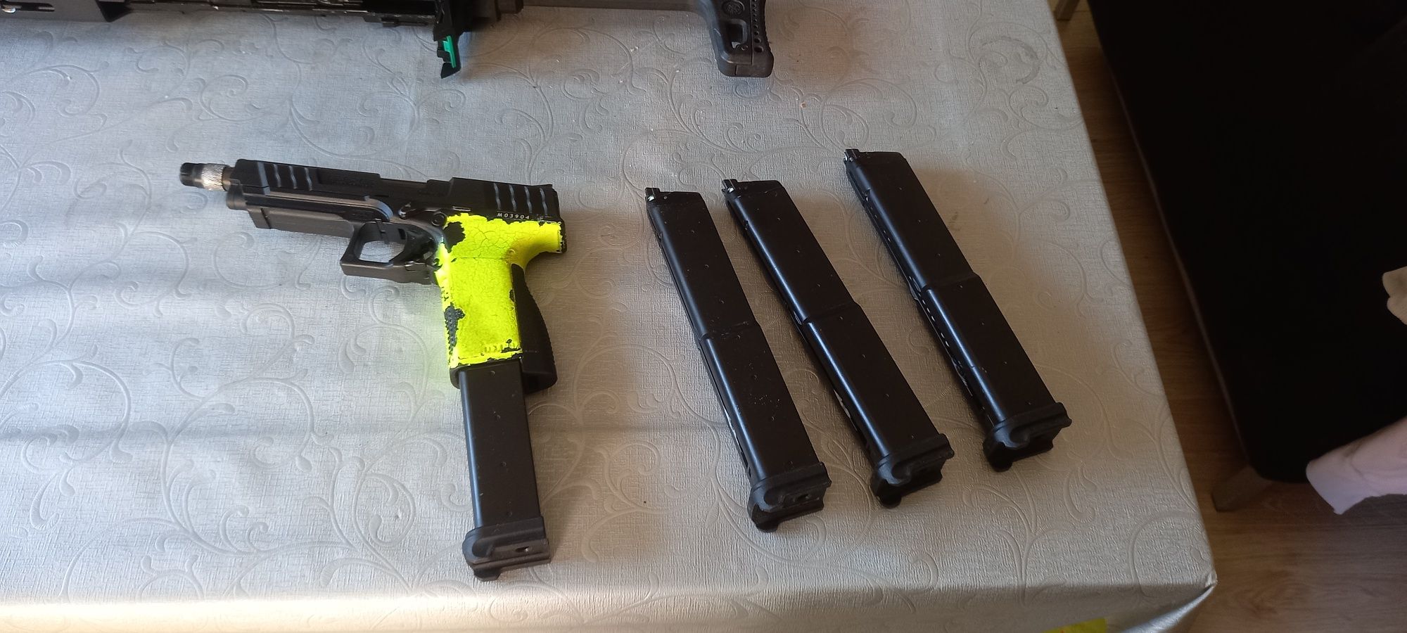 Airsoft g&g smc9 com 4 carregadores
