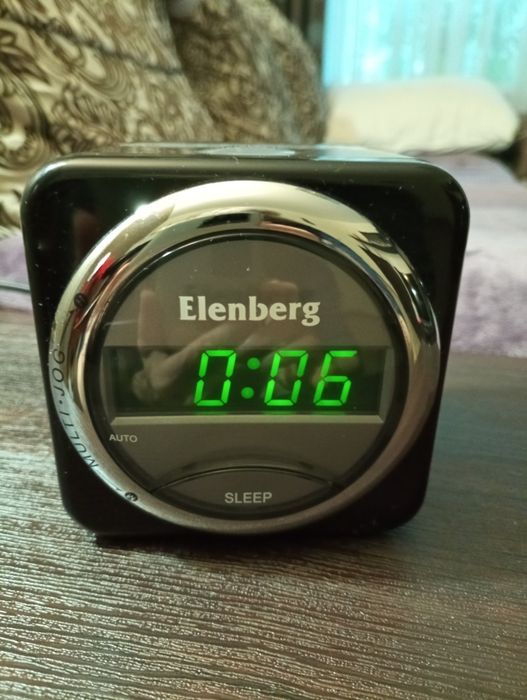 Електронний годинник Elenberg