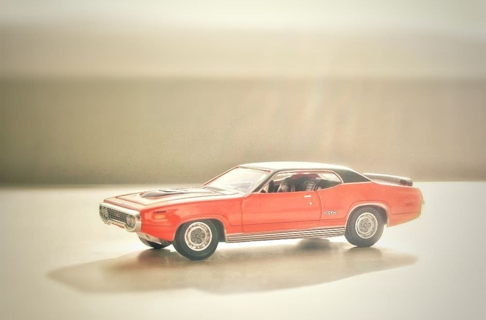 Racing Champions Mint 1:64