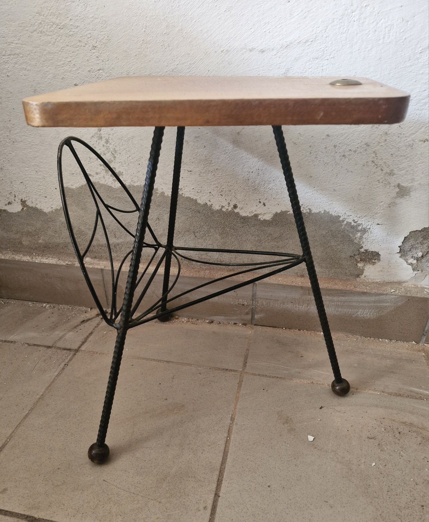 Gazetnik pod lampę PRL