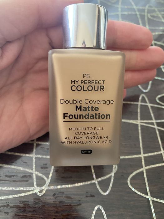 Тональна база Primark