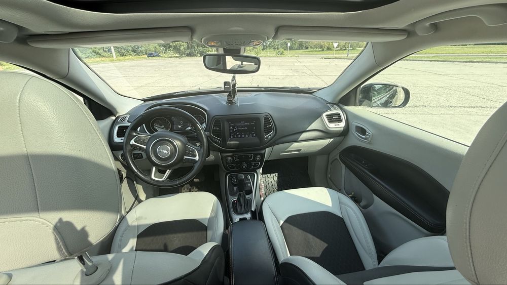 Продам своє  авто джип компас 2017 рік