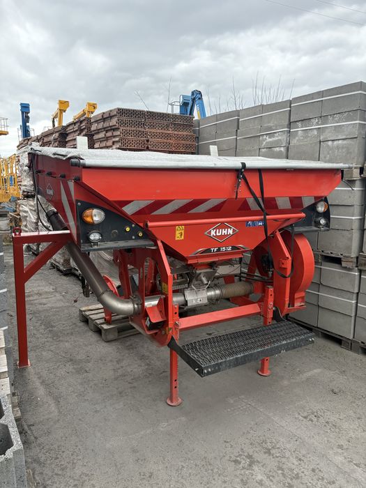 Rozsiewacz nawozów zawieszany Kuhn Venta TF 1512