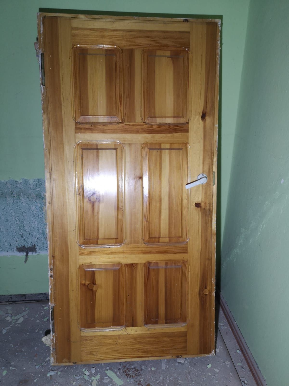 Drzwi drewniane z futryną