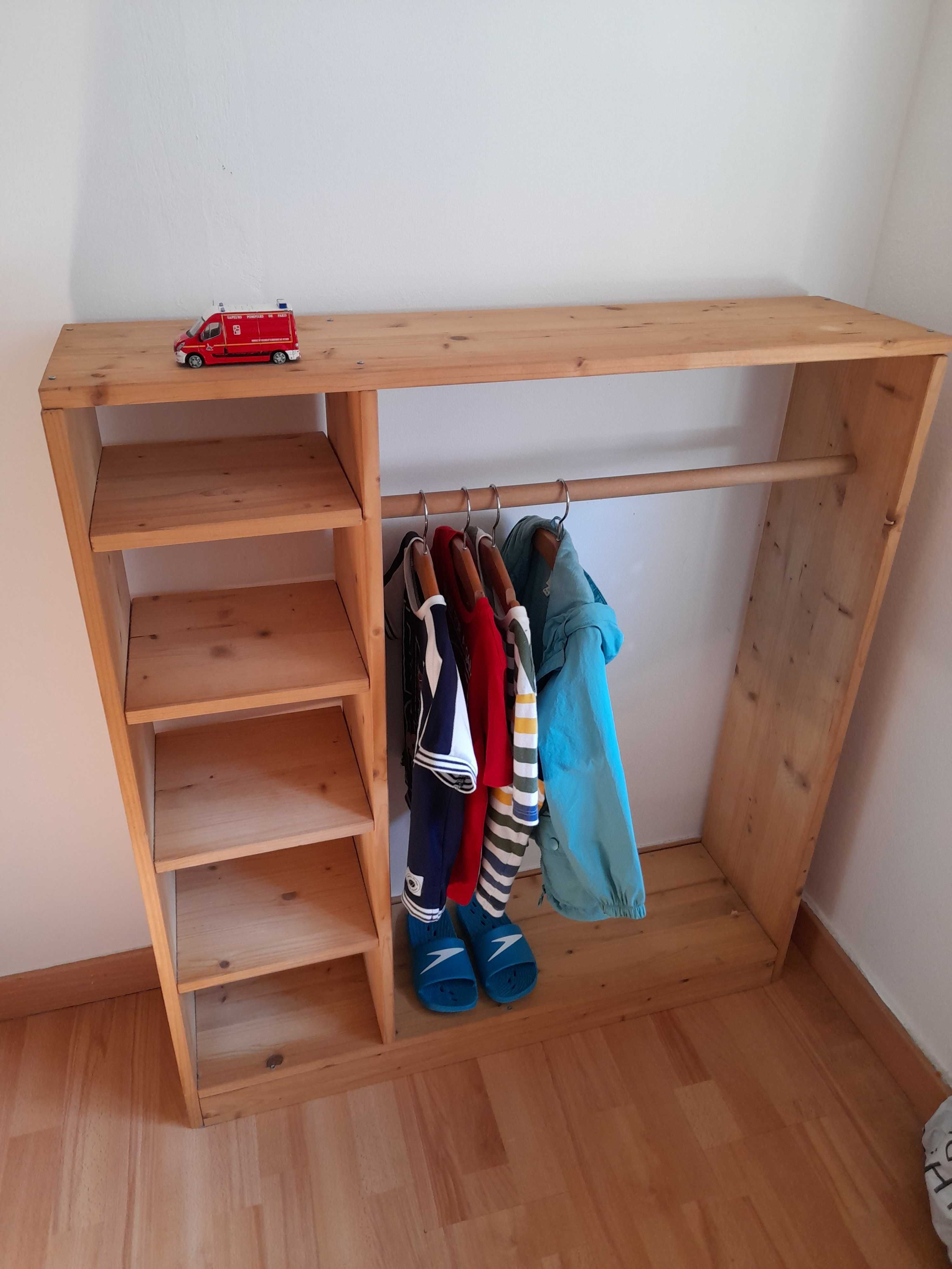 Roupeiro Montessori