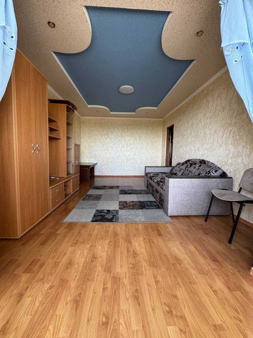 продам 2 комнатную квартиру МИР левый берег