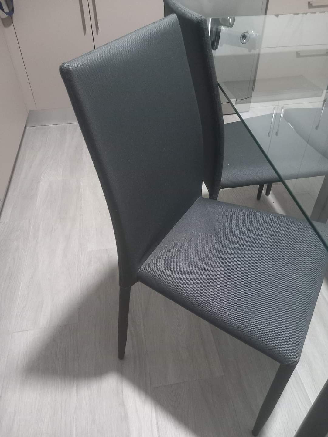 Mesa e cadeiras novas