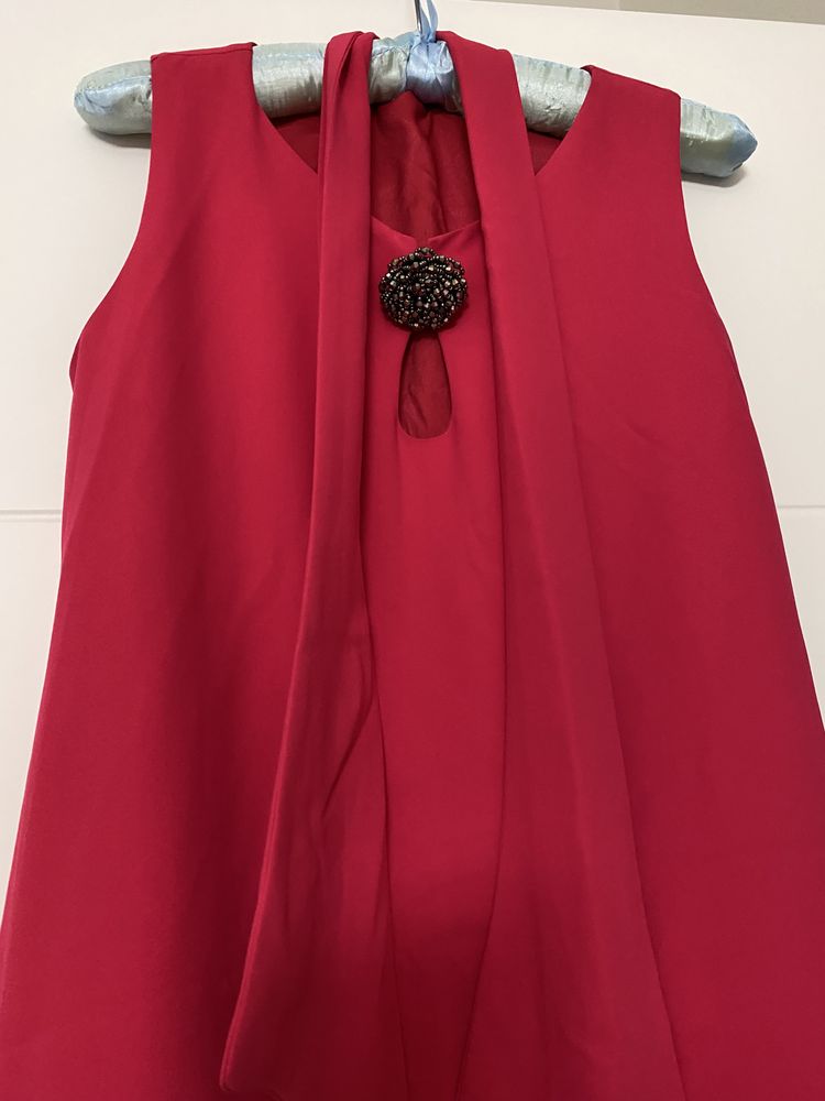 Sukienka w stylu La Mania Why Not 36 S czerwona w kształt A broszka